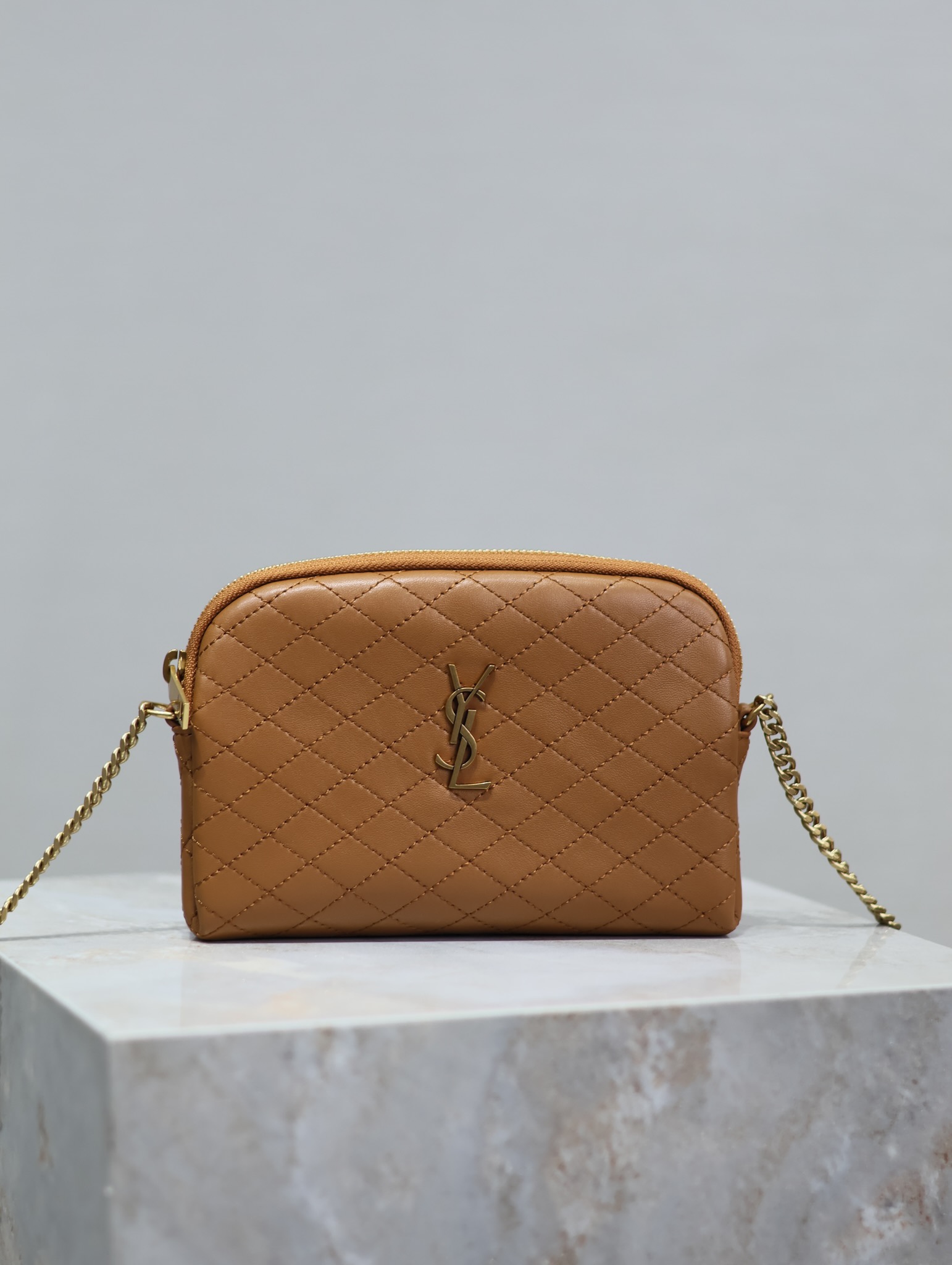 Yves Saint Laurent Torebki Torby typu crossbody i na ramię Karmel Złoty sprzęt Skóra jagnięca owcza Gaby Łańcuchy