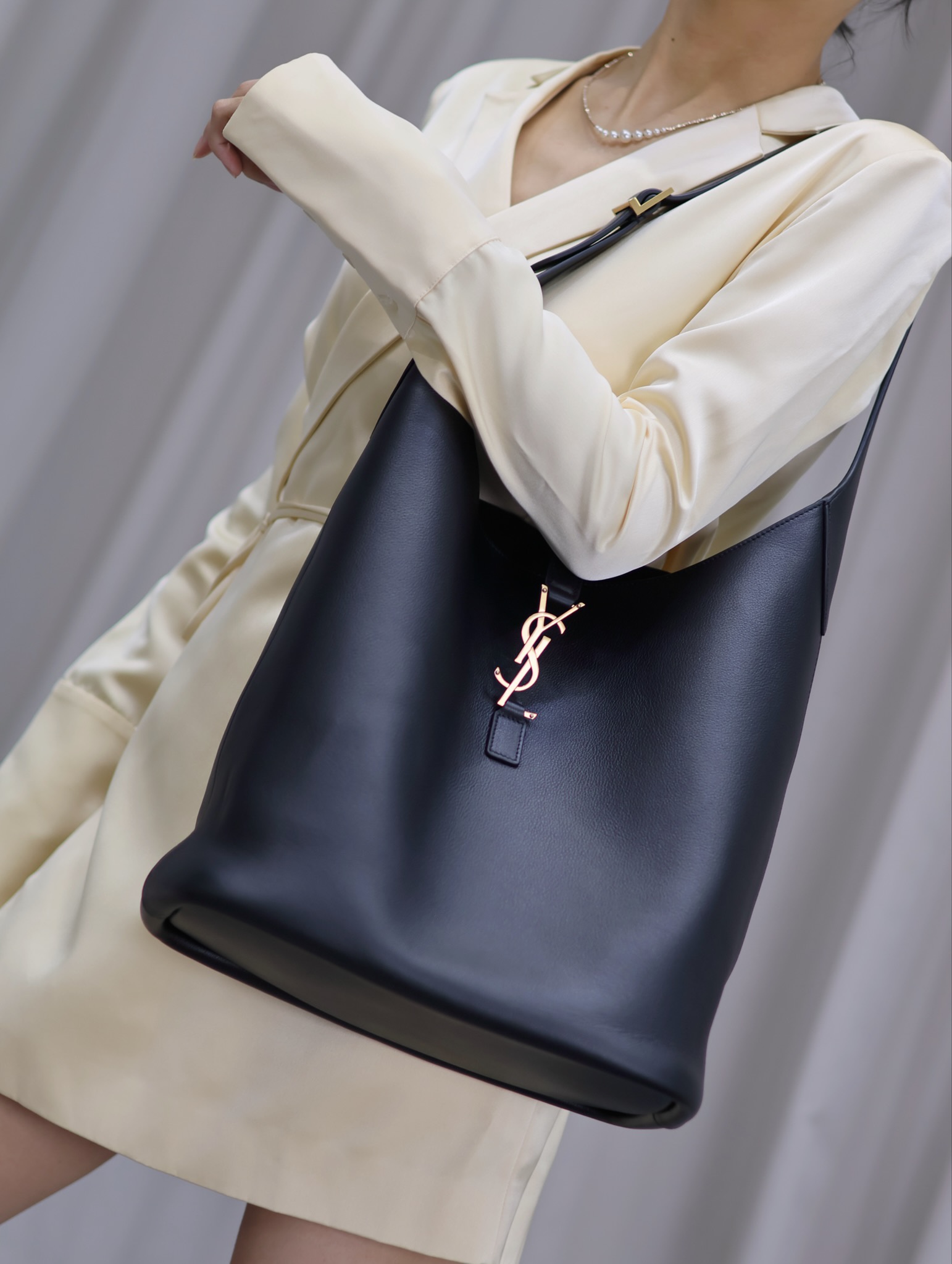 Saint Laurent Simple and unobtrusive