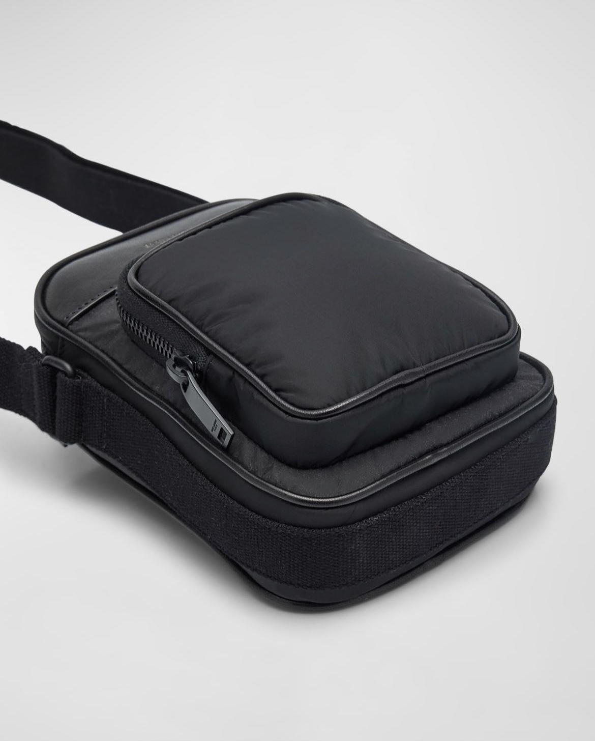 Saint Laurent Official website picture_