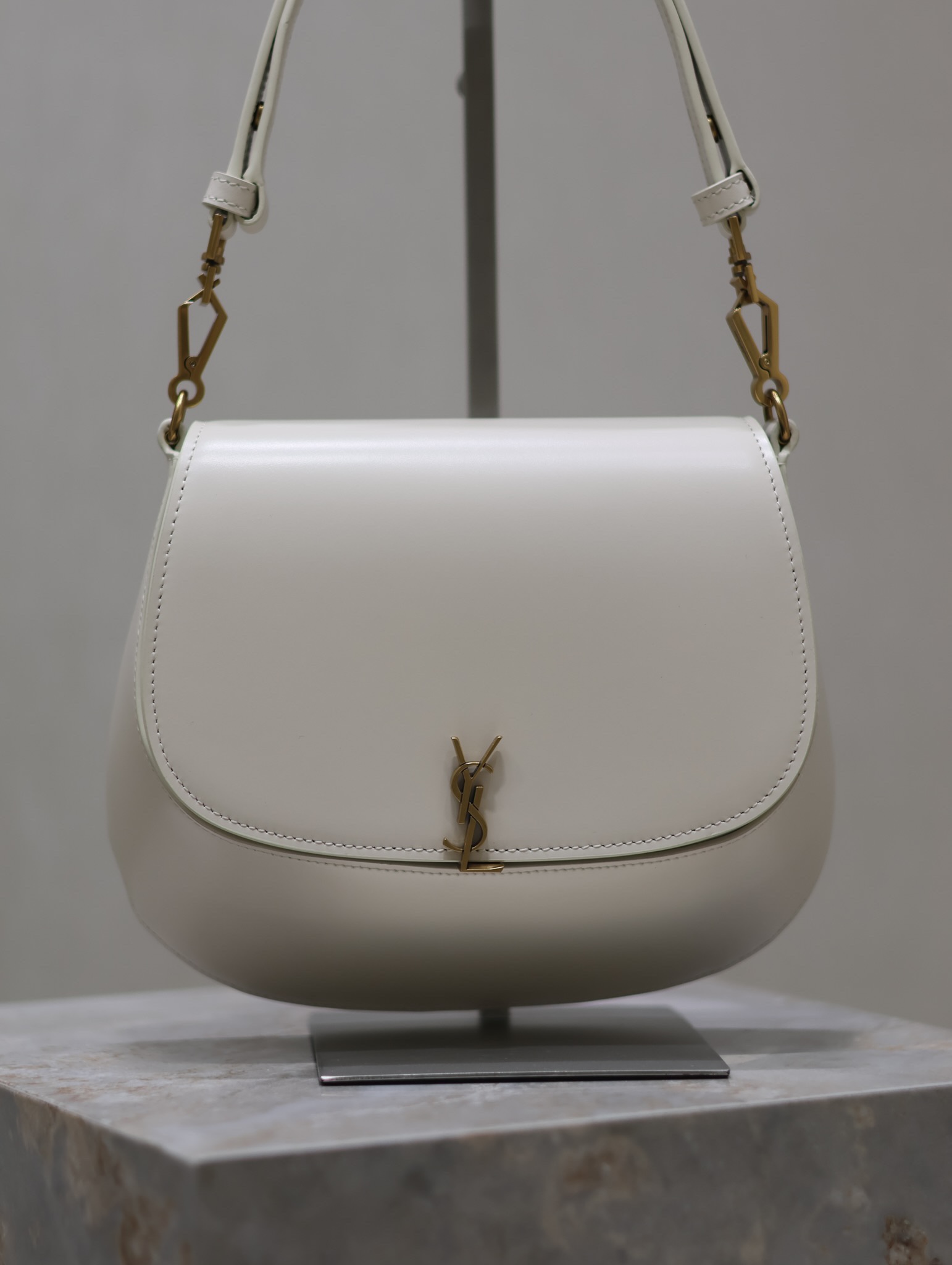 Saint Laurent Advanced detailed inspection