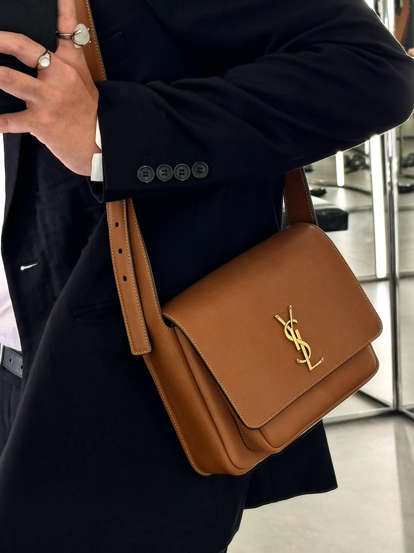 Saint Laurent High-end retro matching