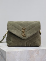 Loulou 20cm·Military Green Frosted Y family classic hit! The most practical and versatile, the imported Italian cowhide is carefully crafted and has a great touch! The bag weighs very lightly and has no cumbersome feeling. Countless celebrities and bloggers all have one, and their upper body looks very beautiful, fashionable and generous! There are various ways to carry it on your back, and you can carry it with one shoulder and crossbody, unlocking various daily matches! Size: 20×14×7cm Model: 467072 1 Loulou 20cm·Military Green Frosted Y family classic hit! The most practical and versatile, the imported Italian cowhide is carefully crafted and has a great touch! The bag weighs very lightly and has no cumbersome feeling. Countless celebrities and bloggers all have one, and their upper body looks very beautiful, fashionable and generous! There are various ways to carry it on your back, and you can carry it with one shoulder and crossbody, unlocking various daily matches! Size: 20×14×7cm Model: 467072