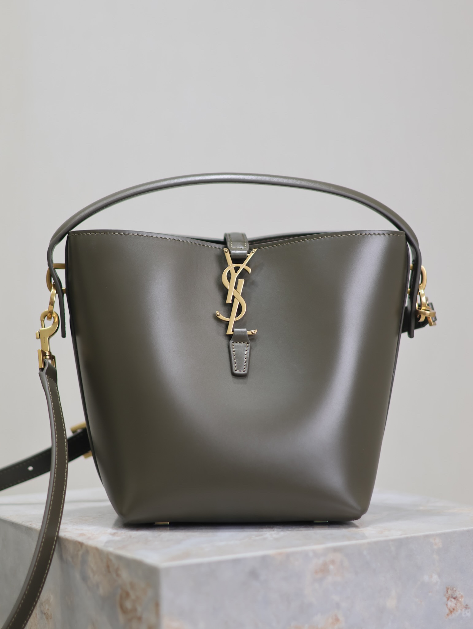 Yves Saint Laurent Bucket Bags Green Calfskin Cowhide