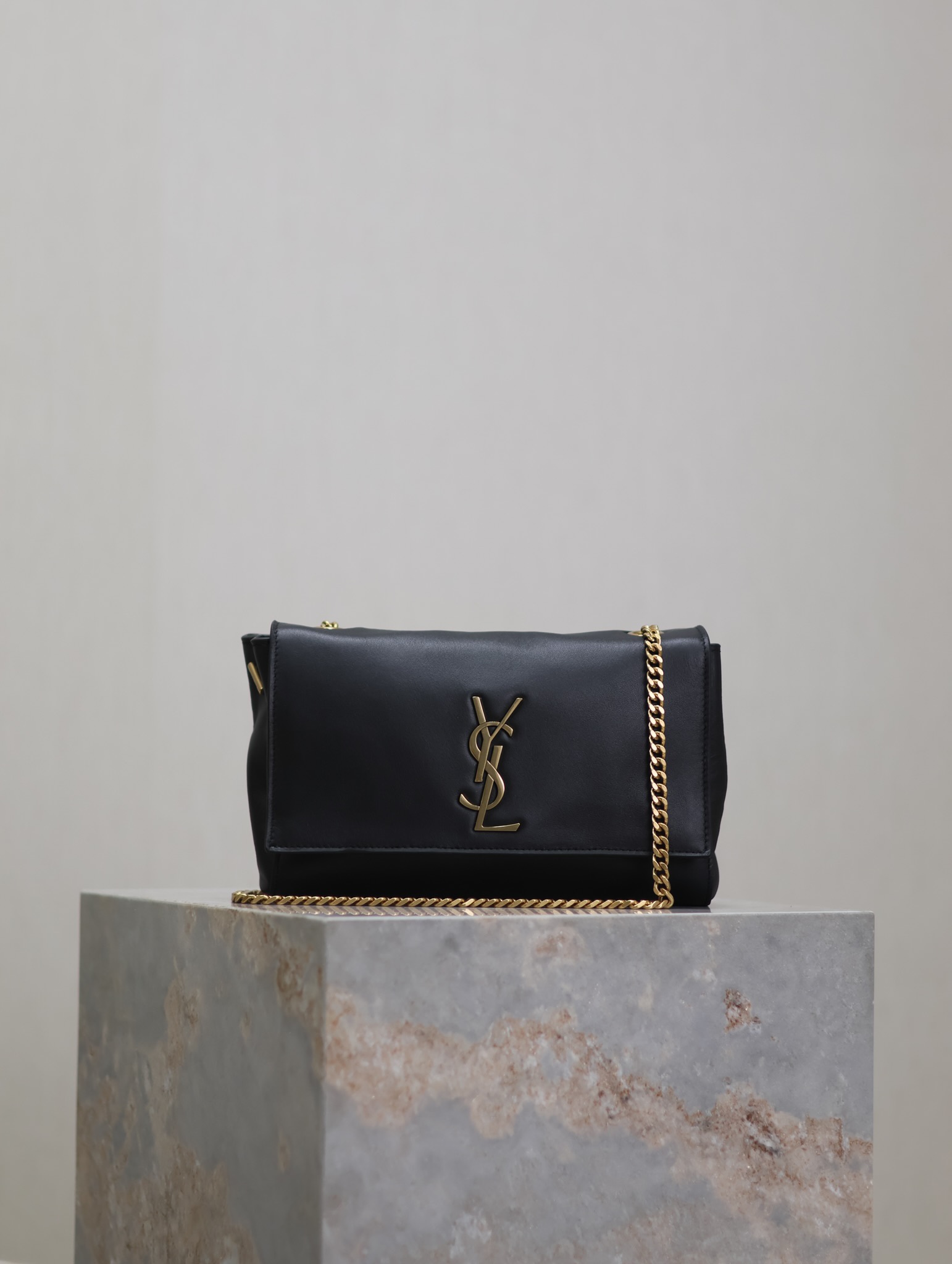 Piel lisa negra · Kate_bolso doble cara pequeño, doble uso gamuza y piel lisa, comprar un bolso equivale a tener dos bo…
