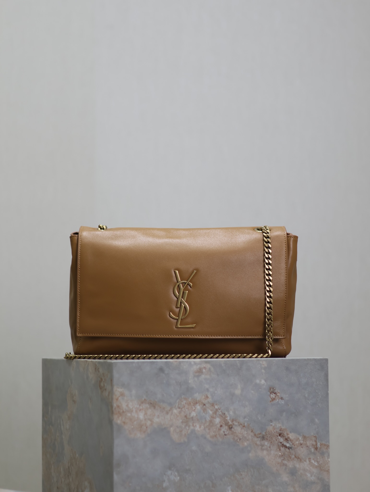 Piel lisa amarillo tierra · Kate_bolso doble cara, doble uso gamuza y piel lisa, comprar un bolso equivale a tener dos …