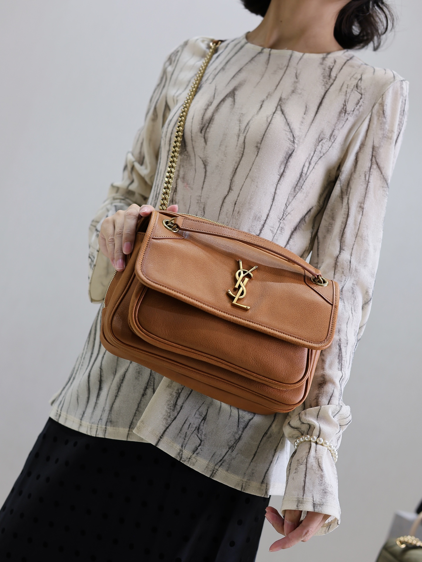 NO:213673,Retro cognac-colored body exudes a sense of vintaga story, Saint Laurent, saint laurent19860909复古干邑色的包身 散发着一种vintaga的故事感,圣罗兰,saint laurent,Bag