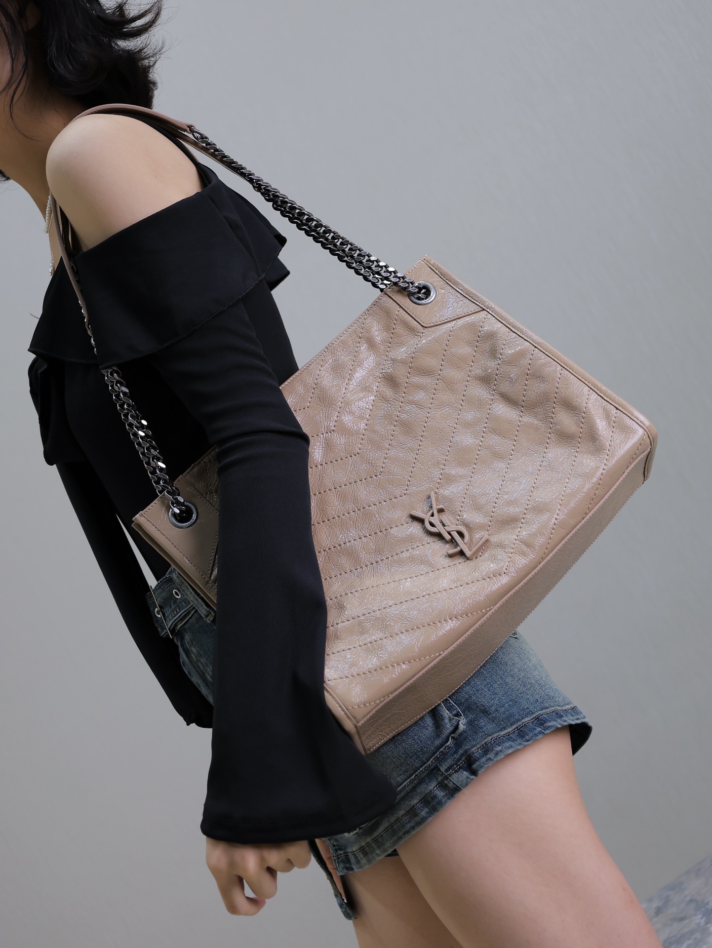 NO:209668,The oily wax leather surface becomes brighter and brighter the back. Very resistant to fabrication, Saint Laurent, saint laurent19860909油蜡皮面越背越亮 非常的耐造,圣罗兰,saint laurent,Bag