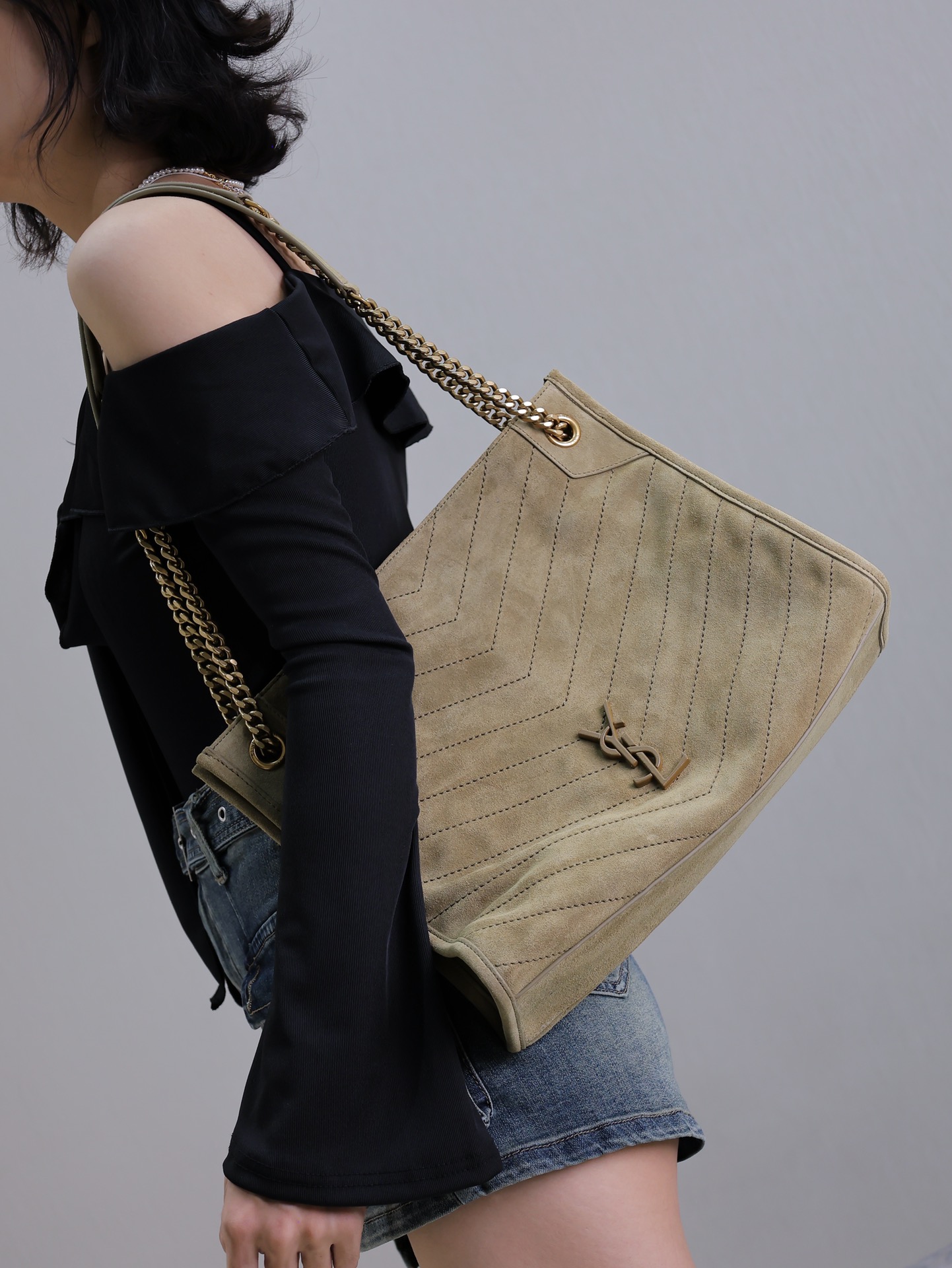 NO:209696,Limited color army green suede, casual and textured, can be perfectly matched whether it is working, traveling or shopping, Saint Laurent, saint laurent, chamois leather19860909限定色军绿色麂皮 随性又不失质感 不论是上班 旅游 逛街都可以完美搭配,圣罗兰,saint laurent,chamois leather,Bag