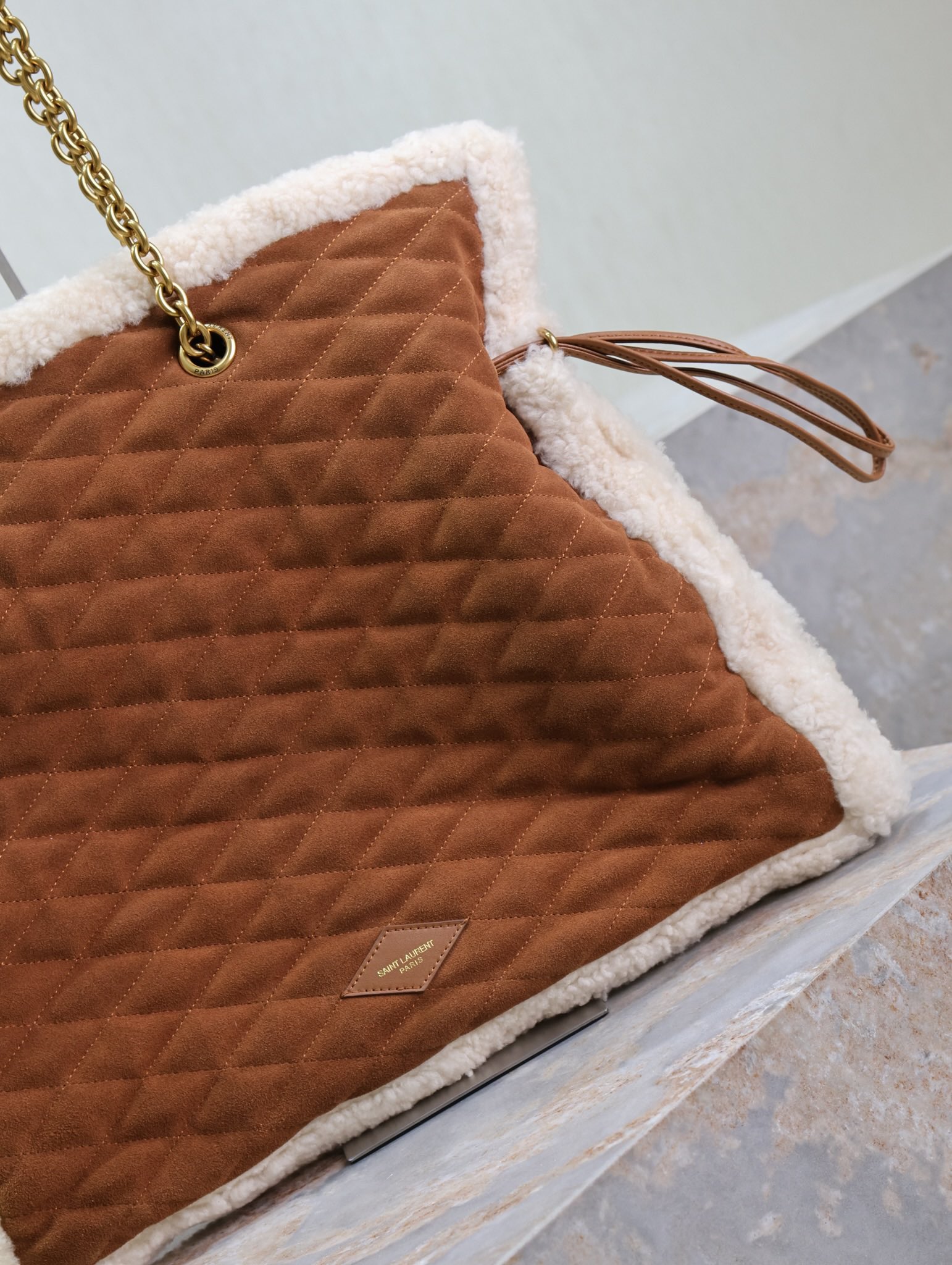Saint Laurent ysl LE POCHON_New shopping bag with drawstring closure, made of Italian imported nubuck leather with lambswool, equipped with chain