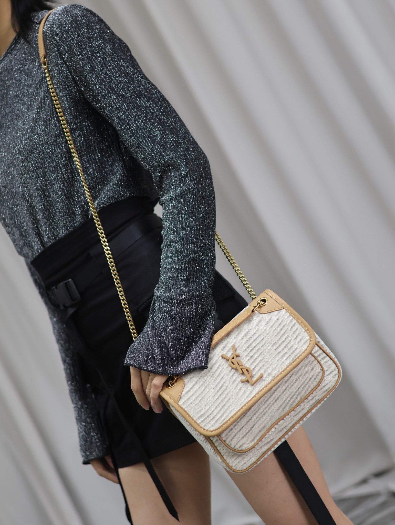 NO:388422,The new color niki in linen has a different style. It is more wear-resistant and has a very soft feel. It is no problem to fold casually. Saint Laurent, saint laurent19860909亚麻新配色的niki 有些不一样的style 更耐磨 手感非常柔软 随意凹折没问题,圣罗兰,saint laurent,Bag