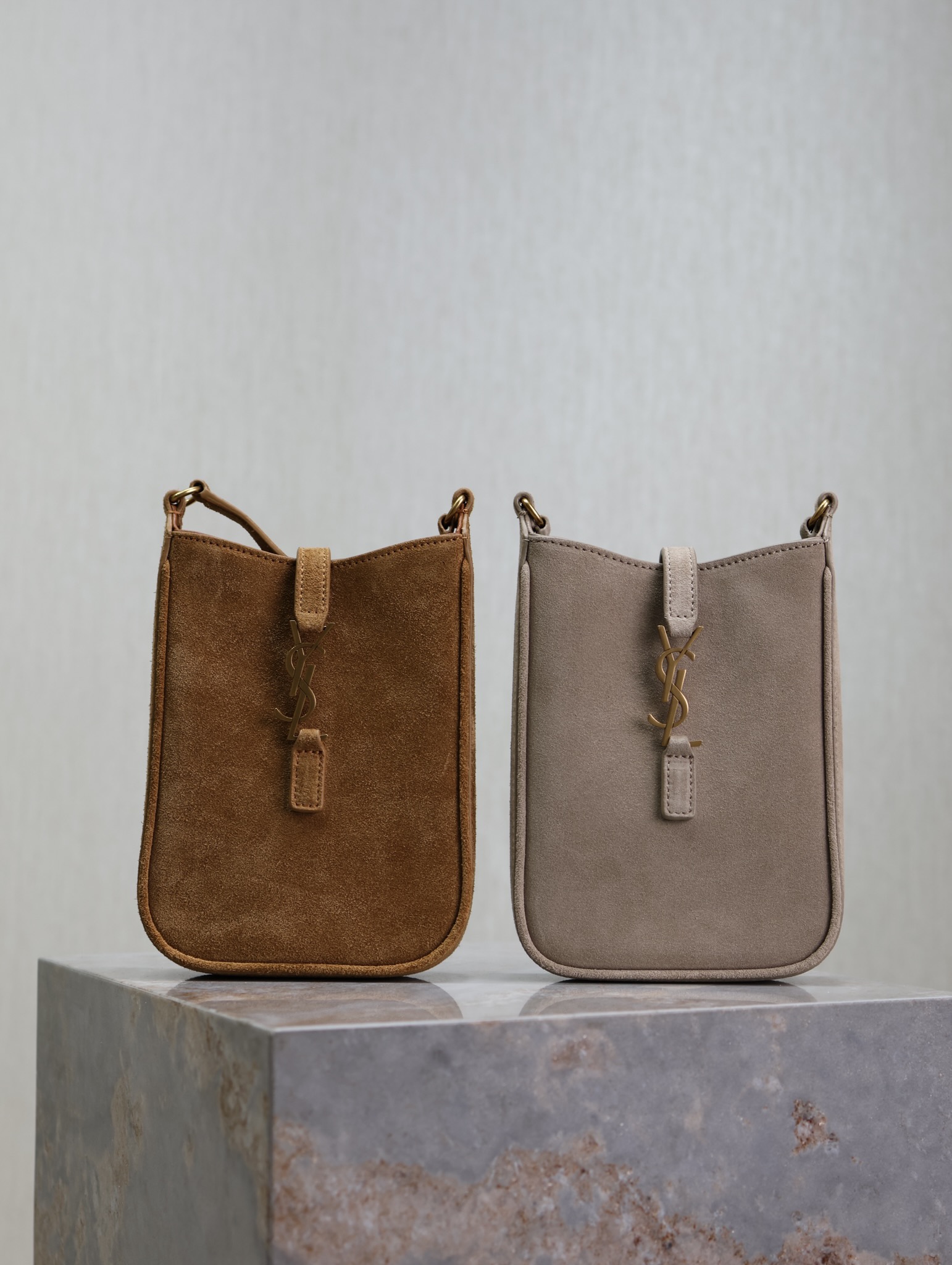 Le 5A7·Phone bag Suede version Collection