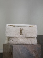 【YSL】 White · 47cm autumn and winter rabbit fur model is released🧏🏻♀️The popular niki_ launches rabbit fur and leather series🧖🏻♀The designer still shows the bag shape to be gentle and elastic, expressing more warmth and joyful emotions , it has texture and is so casual. I love it♡ So comfortable~ Every color is very high-end, and the upper body is fashionable and romantic. The fashionable bags created by Y family are really becoming more and more popular among street experts~ Recommended buy🥂Model number: 755857 Size: 47×34×16cm 1 【YSL】 White · 47cm autumn and winter rabbit fur model is released🧏🏻♀️The popular niki_ launches rabbit fur and leather series🧖🏻♀The designer still shows the bag shape to be gentle and elastic, expressing more warmth and joyful emotions , it has texture and is so casual. I love it♡ So comfortable~ Every color is very high-end, and the upper body is fashionable and romantic. The fashionable bags created by Y family are really becoming more and more popular among street experts~ Recommended buy🥂Model number: 755857 Size: 47×34×16cm