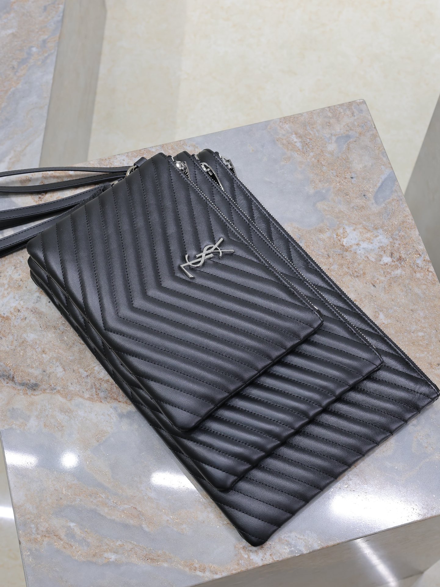 NO:390358,Monogram_Clutch bag Black silver buckle 24/30/36cm, Saint Laurent, saint laurent, handbag19860909Monogram_手拿包 黑色银扣· 24/30/36cm,圣罗兰,saint laurent,handbag,Bag