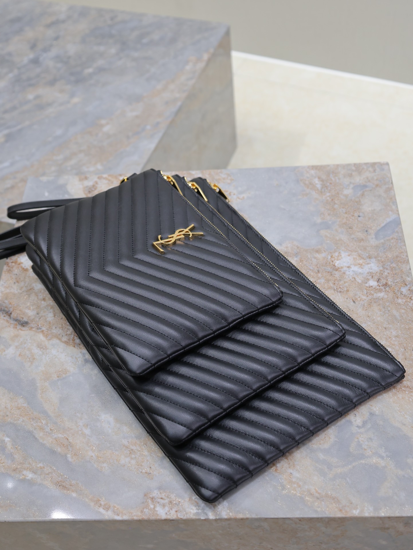 NO:390399,Monogram_Clutch Bag Black Gold Buckle 24/30/36cm, Saint Laurent, saint laurent, handbag19860909Monogram_手拿包 黑色金扣· 24/30/36cm,圣罗兰,saint laurent,handbag,Bag