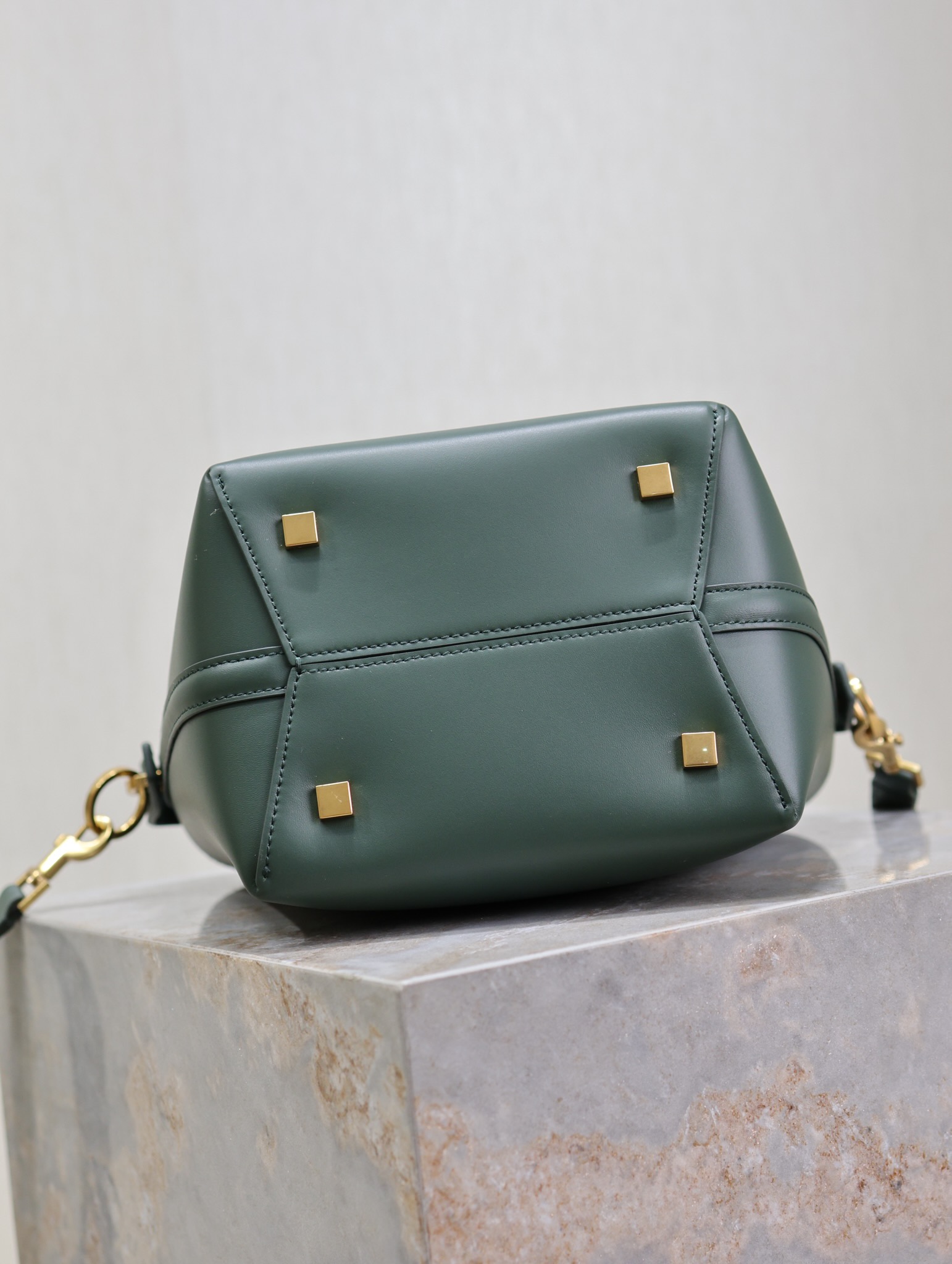 Bottega Veneta Classic Handcrafted Luxury Leather Shoulder Bag 9