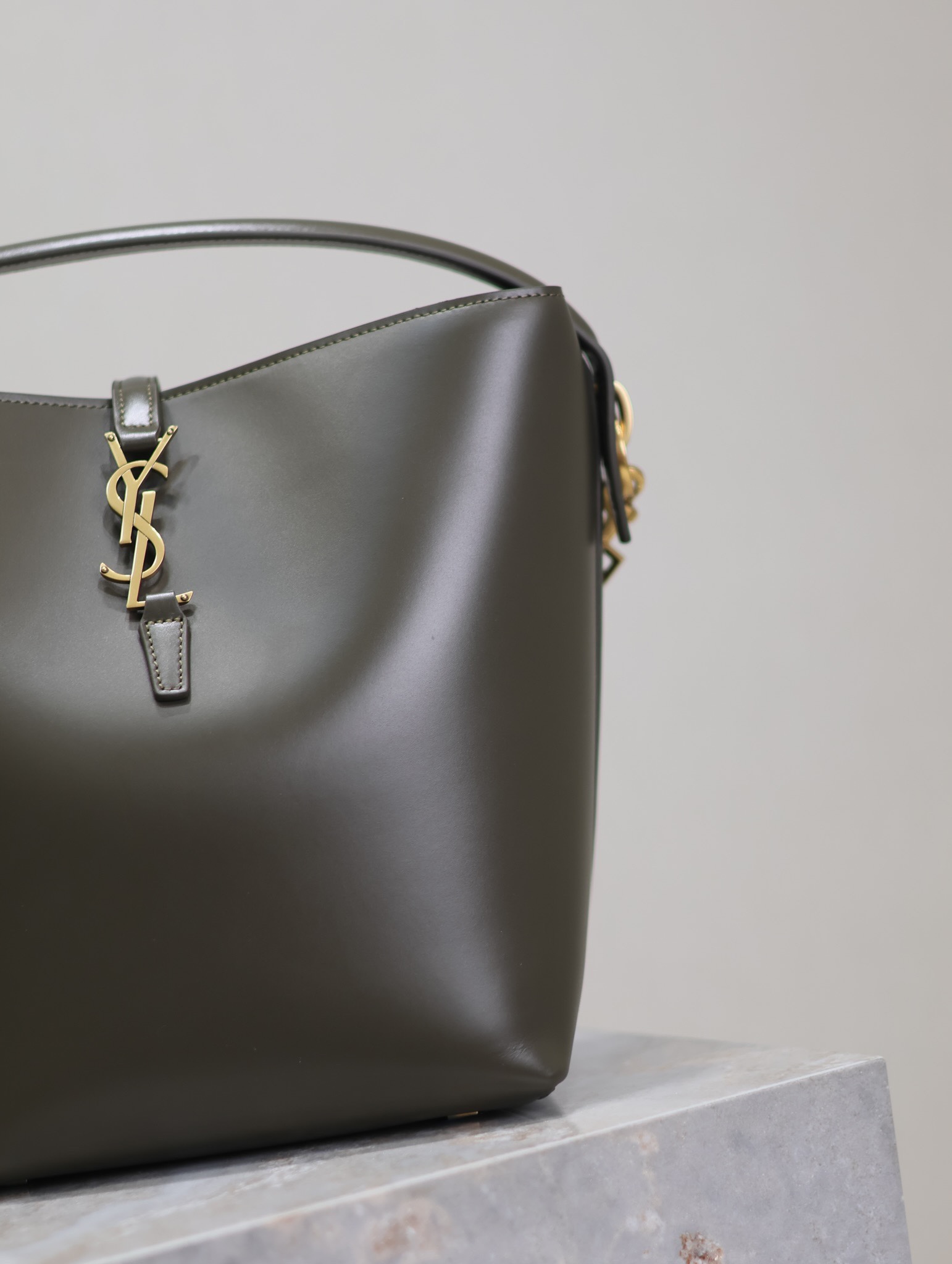 Dior Classic Handcrafted Luxury Leather Shoulder Bag Ref.0CBE4CD6 4