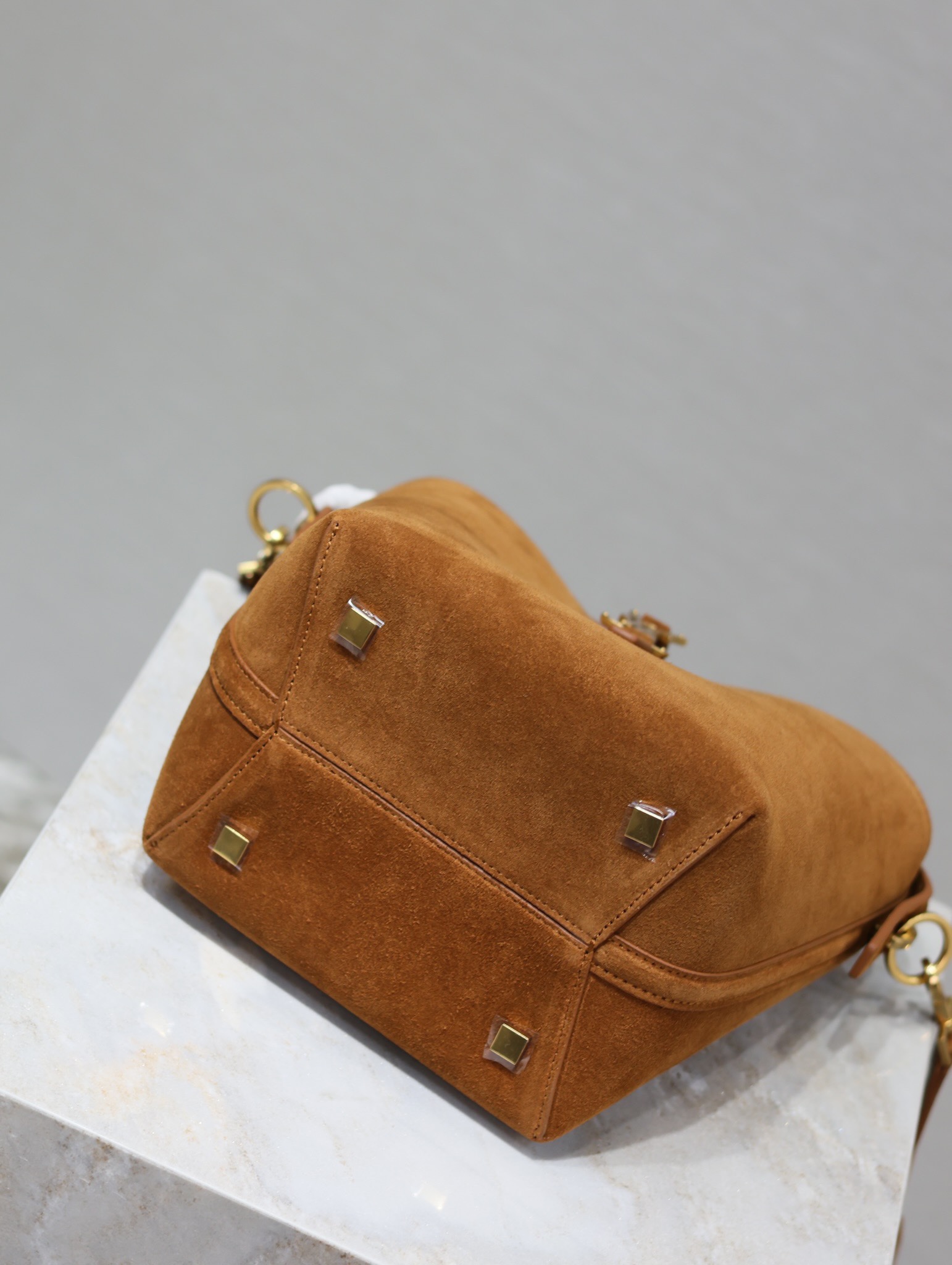 Jacquemus Classic Handcrafted Luxury Leather Shoulder Bag Ref 9