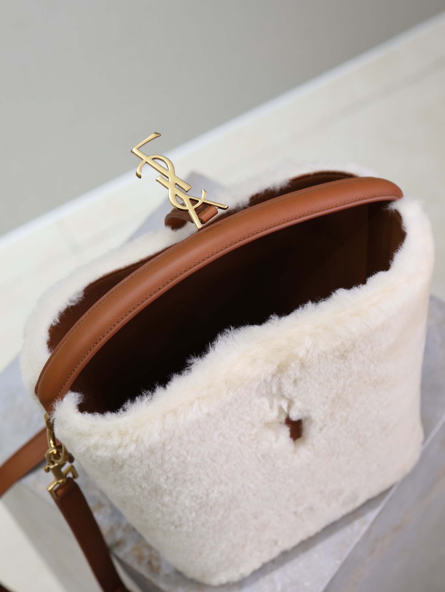 Valentino Classic Handcrafted Luxury Leather Shoulder Bag Ref.7535118A 7