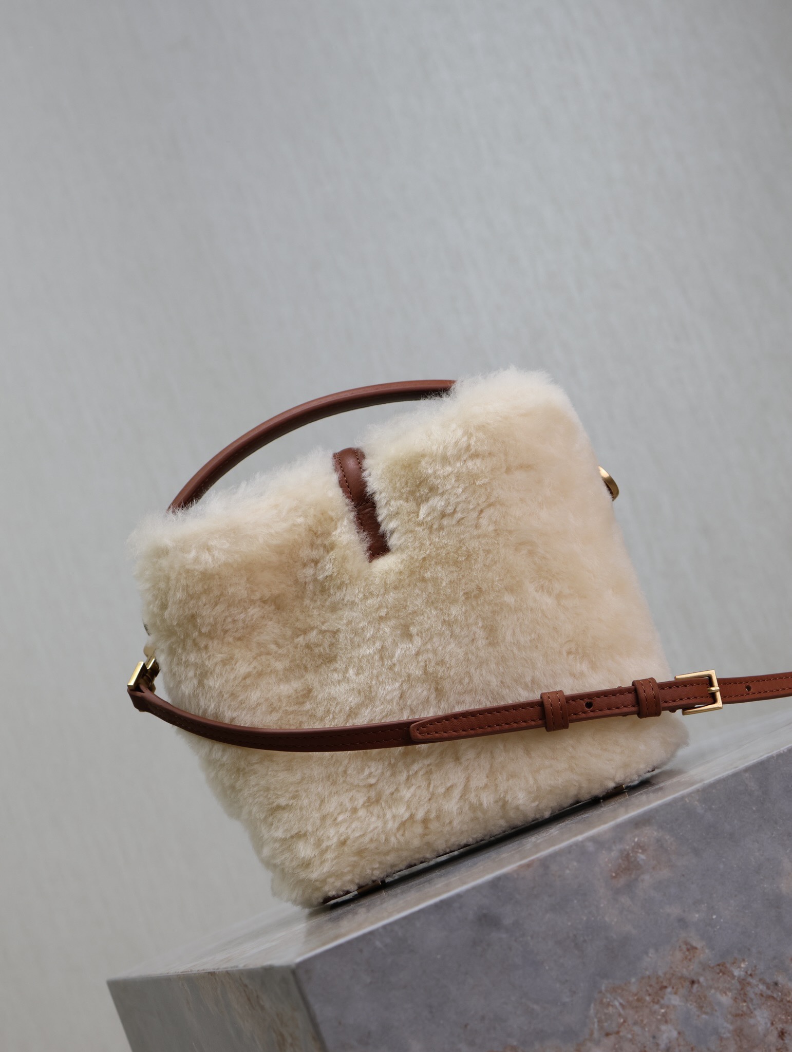 Miu Miu Classic Handcrafted Luxury Leather Shoulder Bag Ref.1BDD3CC4 8