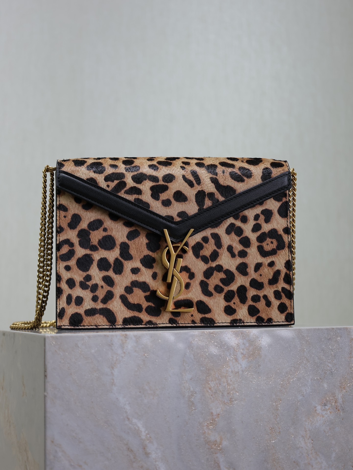 Yves Saint Laurent Crossbody & Shoulder Bags Buy 1:1
 Leopard Print Cowhide Cassandra Chains