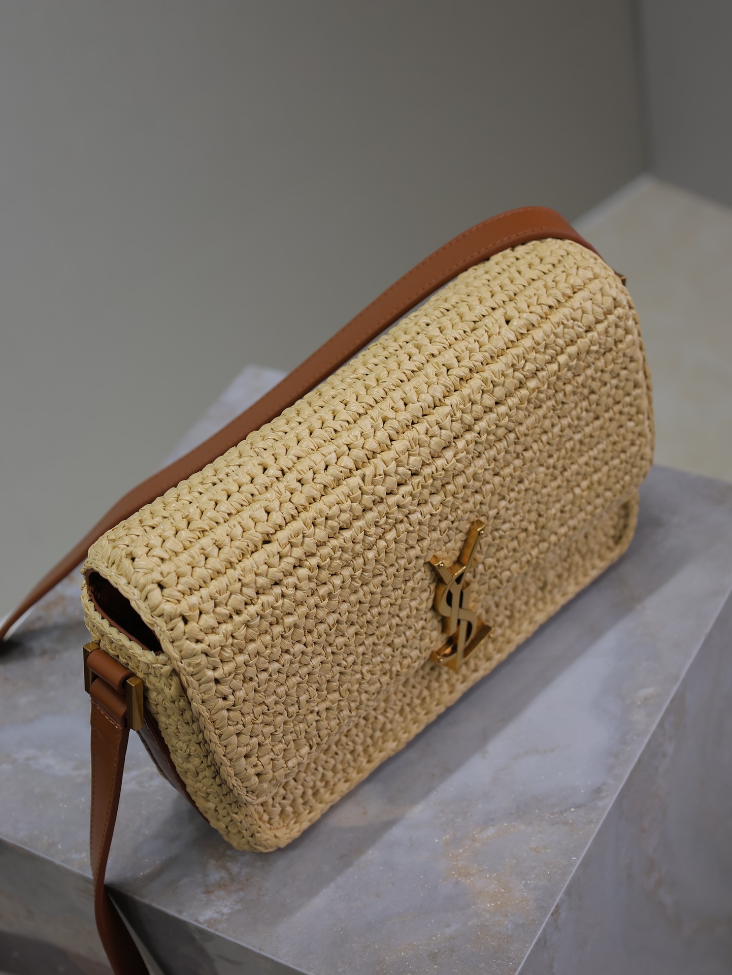 Saint Laurent Product _dn7qfrcoNqEyrGQToHQ_7E-WJpGd3IK0DtZbMxQ