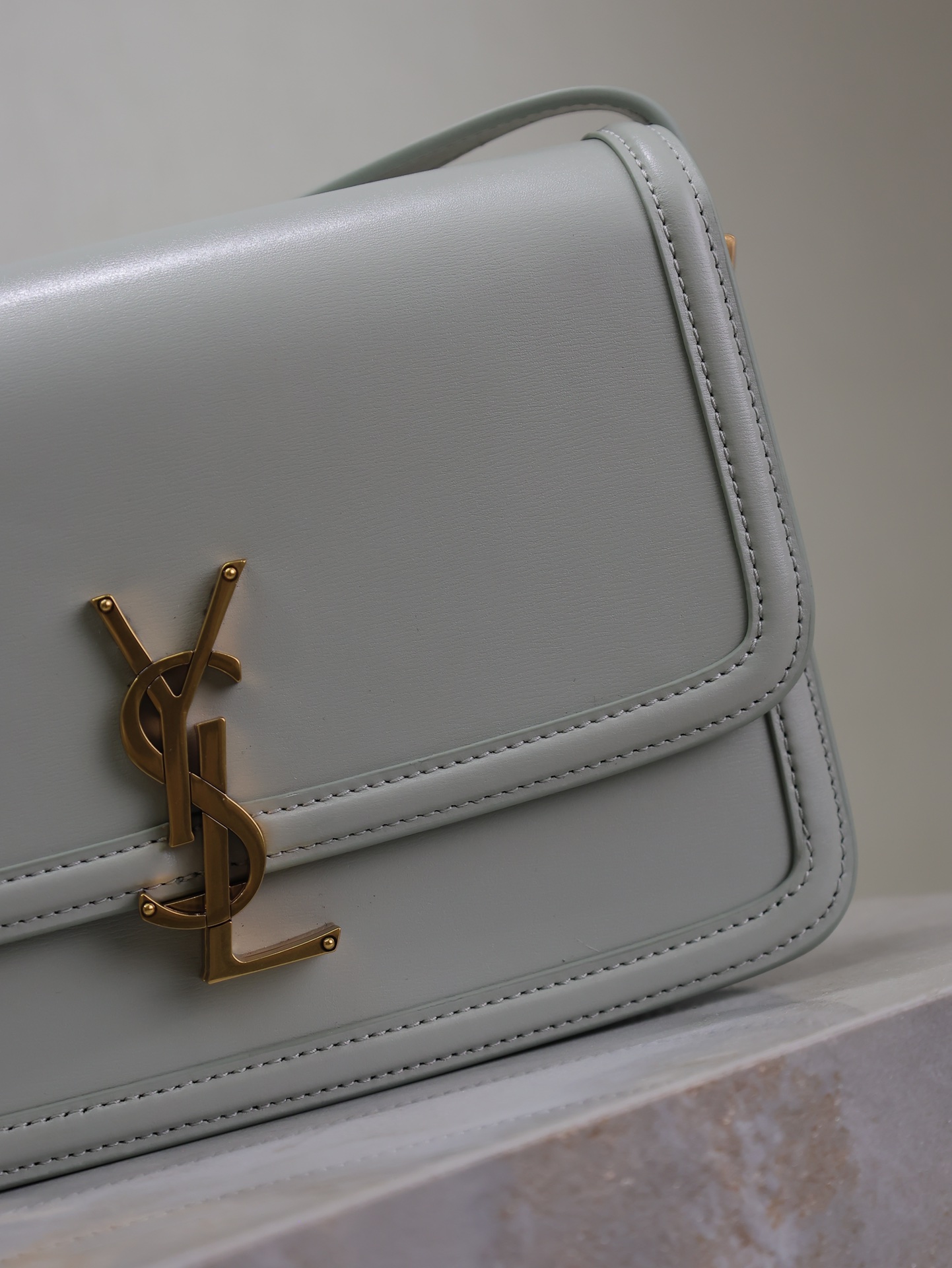 Saint Laurent High level of detail