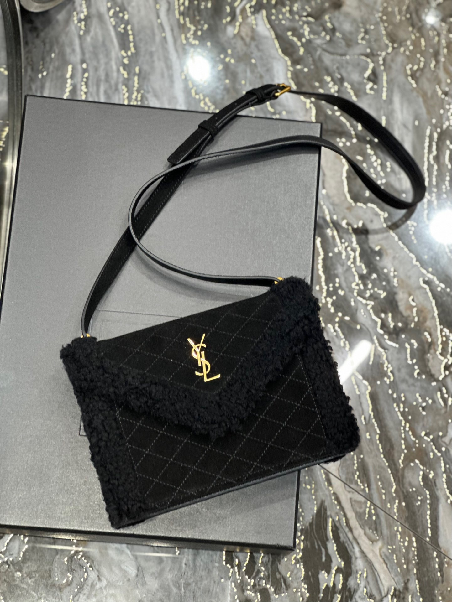 Miu Miu Classic Handcrafted Luxury Leather Shoulder Bag Ref.3529BE58 7