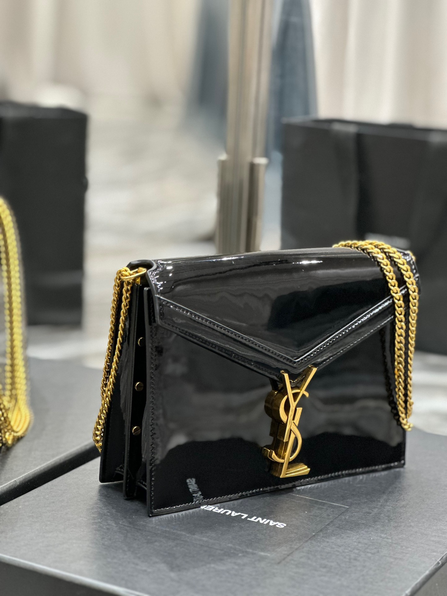 Balenciaga Classic Handcrafted Luxury Leather Shoulder Bag Ref.1966B5CB 3