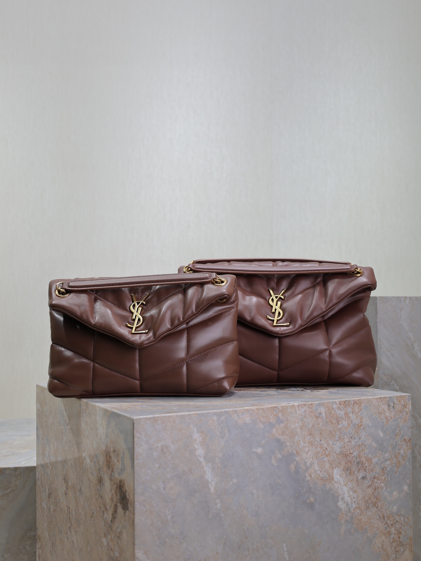 Loulou Puffer_bolso nube, marrón · 29/35cm