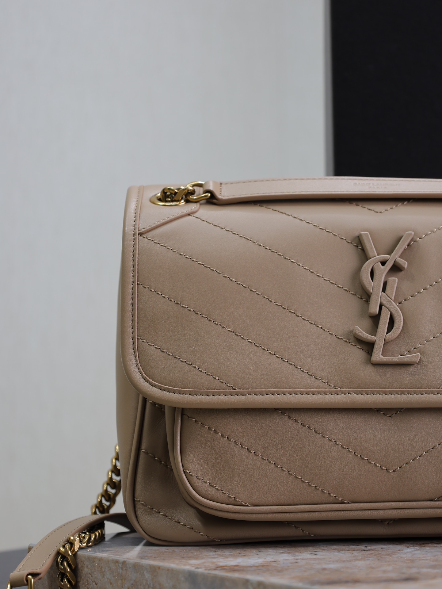 Saint Laurent Niki Lambskin Shoulder Bag with Gold-Tone Chain, Beige color 4 i1732258866 1973 5
