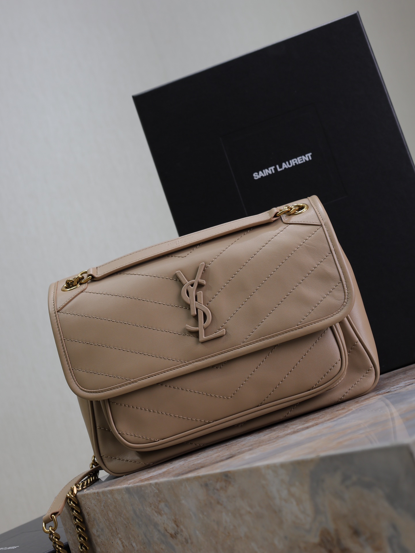 Saint Laurent Niki Lambskin Shoulder Bag with Gold-Tone Chain, Beige color 3 i1732258866 5441 2