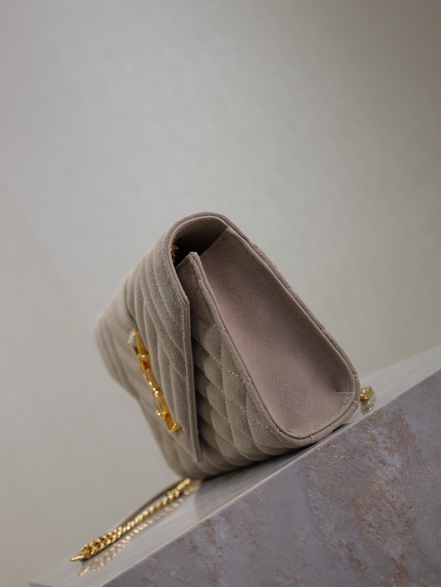 Envelope Clutch with V- & Diamond Pattern, Italian Leather, Gold Logo, 21cm 6 i1732687874 1366 7
