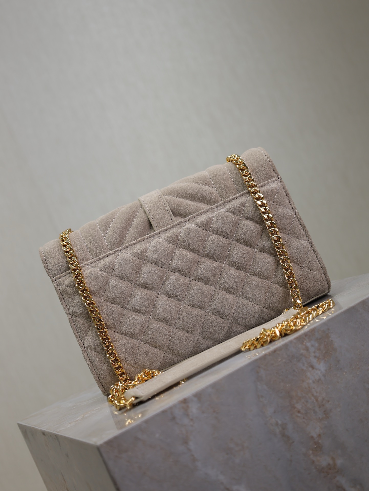 Envelope Clutch with V- & Diamond Pattern, Italian Leather, Gold Logo, 21cm 7 i1732687874 2144 2