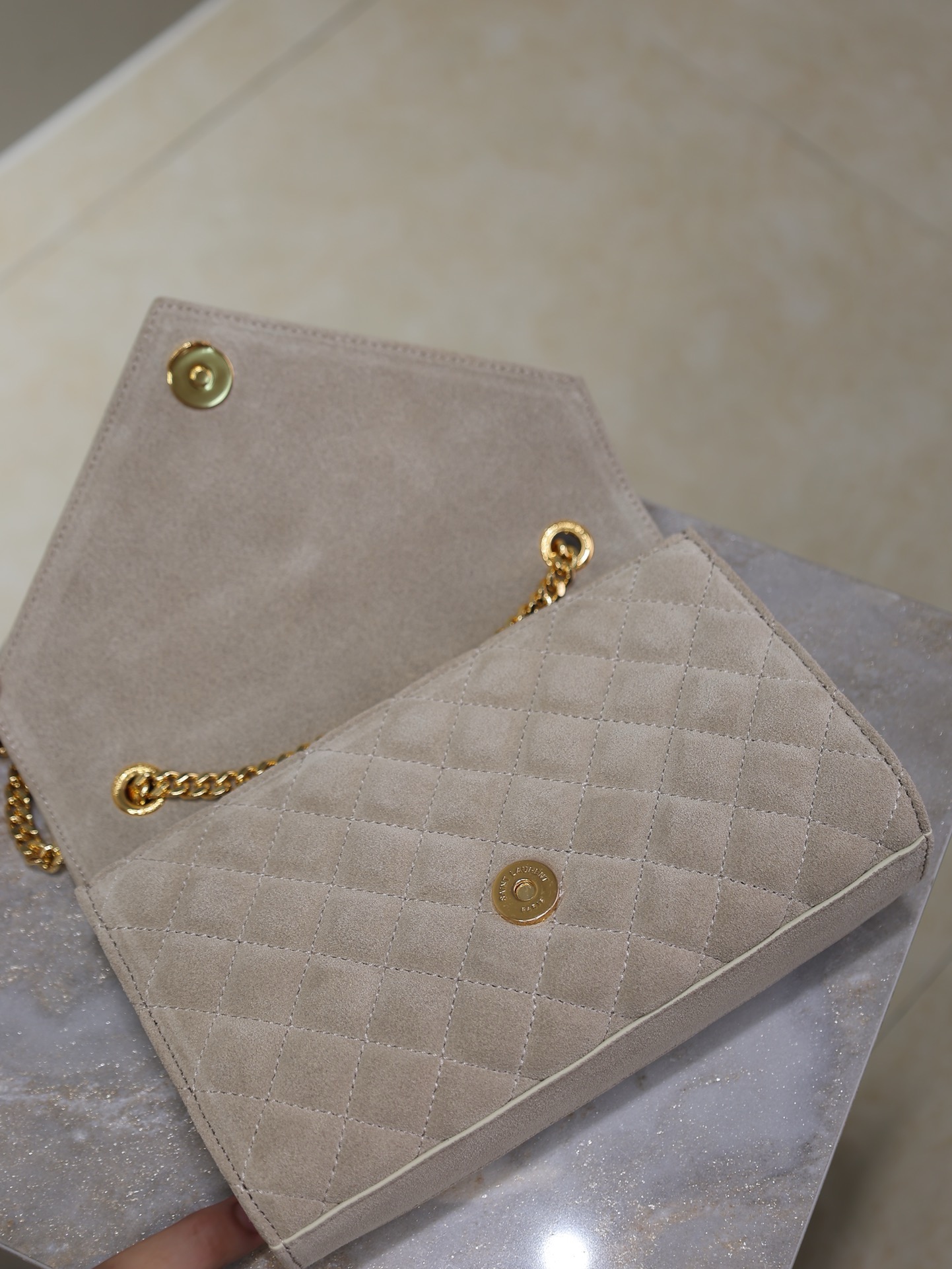 Envelope Clutch with V- & Diamond Pattern, Italian Leather, Gold Logo, 21cm 9 i1732687874 729 5
