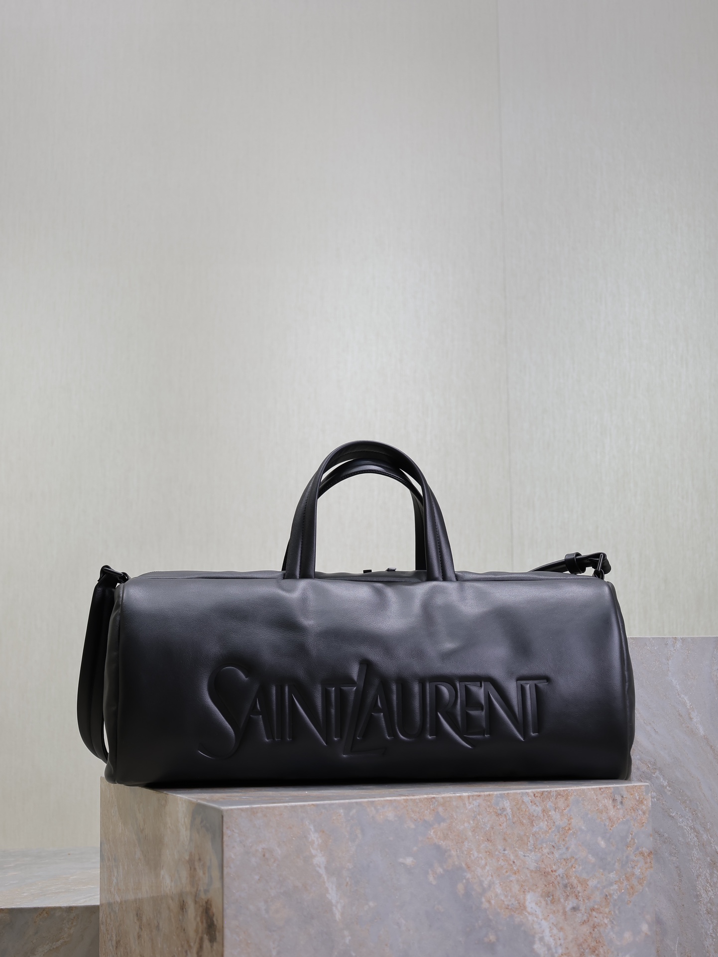Nuevo lanzamiento de un bolso de viaje para hombre, sencillo y elegante, con diseño de letras en relieve en la parte fr…