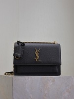 【YSL】 Cuir de vachette texturé noir avec boucle dorée·sunset 22cm_sac coucher de soleil classique invincible ! La popularité n'a pas diminué même après si longtemps, ce qui montre qu'il est très populaire parmi les gens ! Cuir de vachette de haute qualité importé d'Italie, quincaillerie de moulage ZP, soucieux de chaque détail, s'efforçant d'être infiniment proche des produits authentiques, de haute qualité mais pas de prix élevé, il vaut mieux agir maintenant si vous êtes intéressé ! Taille : 22x8x16 Modèle : 422906 1 【YSL】 Cuir de vachette texturé noir avec boucle dorée·sunset 22cm_sac coucher de soleil classique invincible ! La popularité n’a pas diminué même après si longtemps, ce qui montre qu’il est très populaire parmi les gens ! Cuir de vachette de haute qualité importé d’Italie, quincaillerie de moulage ZP, soucieux de chaque détail, s’efforçant d’être infiniment proche des produits authentiques, de haute qualité mais pas de prix élevé, il vaut mieux agir maintenant si vous êtes intéressé ! Taille : 22x8x16 Modèle : 422906