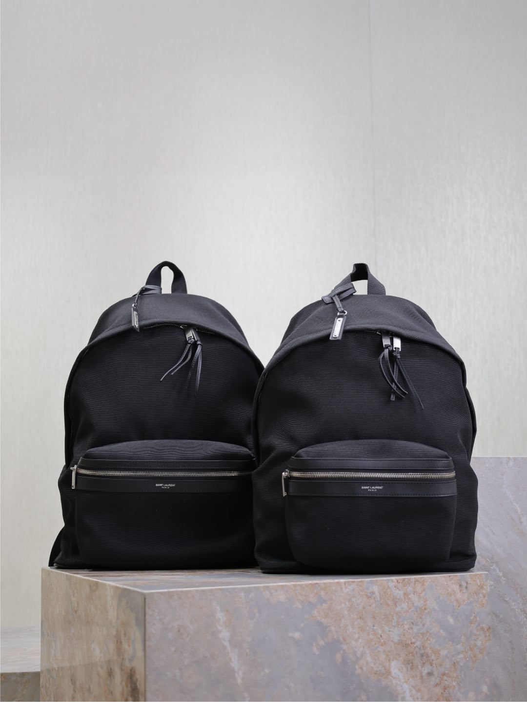 Mochila de lona negra con cuero de vaca, talla grande y pequeña