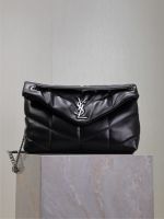 Black silver buckle·35cm Loulou puffer_quilted lambskin bag, made of 100% lambskin, soft and delicate to the touch, like embracing clouds☁️; the classic Y family logo, chain and buttonhole hardware are all made of old metal, retro The texture is unique. Size: 35x23x13.5cm Model: 577475-1 1 Black silver buckle·35cm Loulou puffer_quilted lambskin bag, made of 100% lambskin, soft and delicate to the touch, like embracing clouds☁️; the classic Y family logo, chain and buttonhole hardware are all made of old metal, retro The texture is unique. Size: 35x23x13.5cm Model: 577475-1