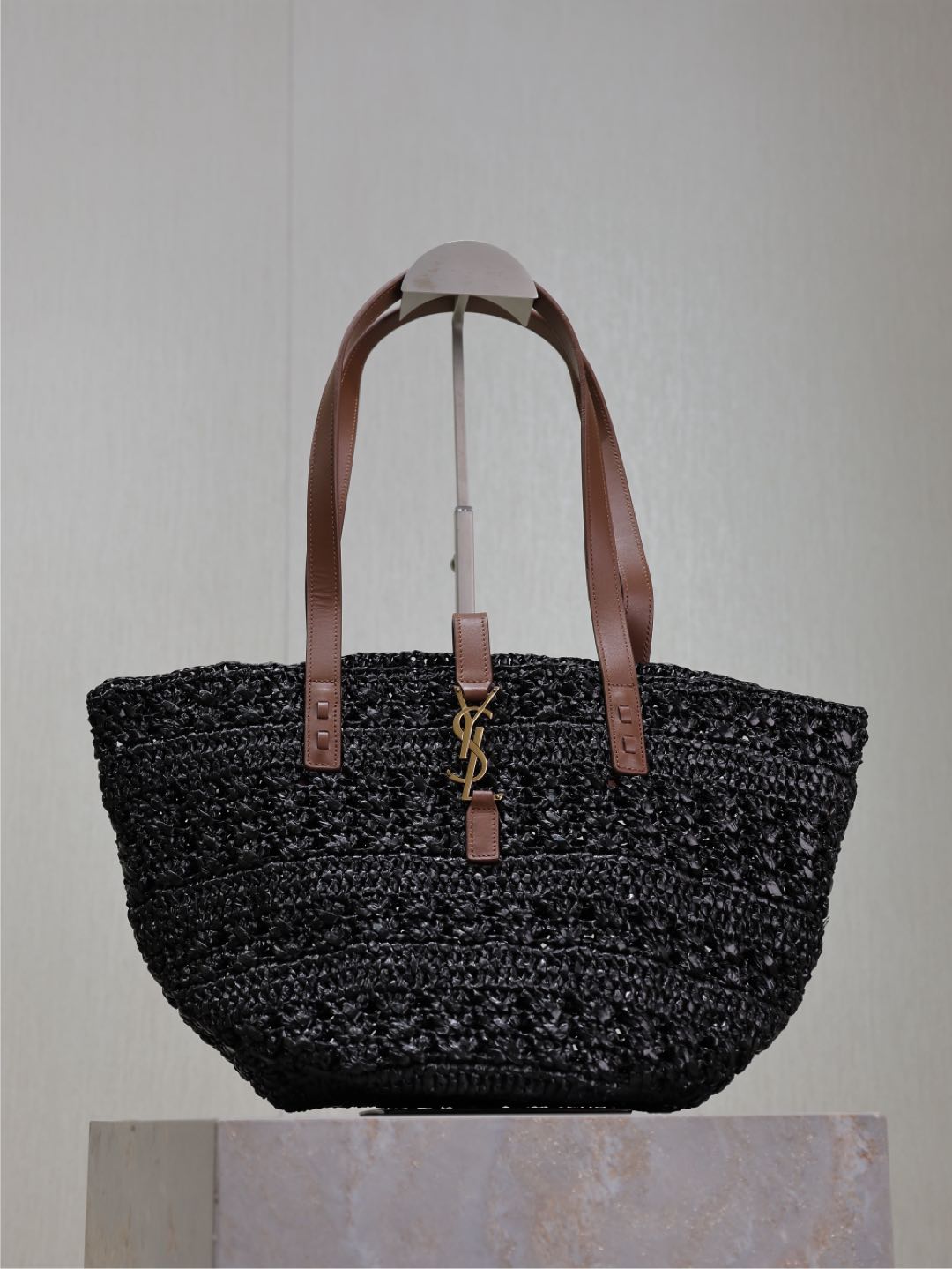 🏖️La alegría de los bolsos de paja. Bolso tote de paja calado estilo cesta_ El refinado estilo parisino de Y se reflej…