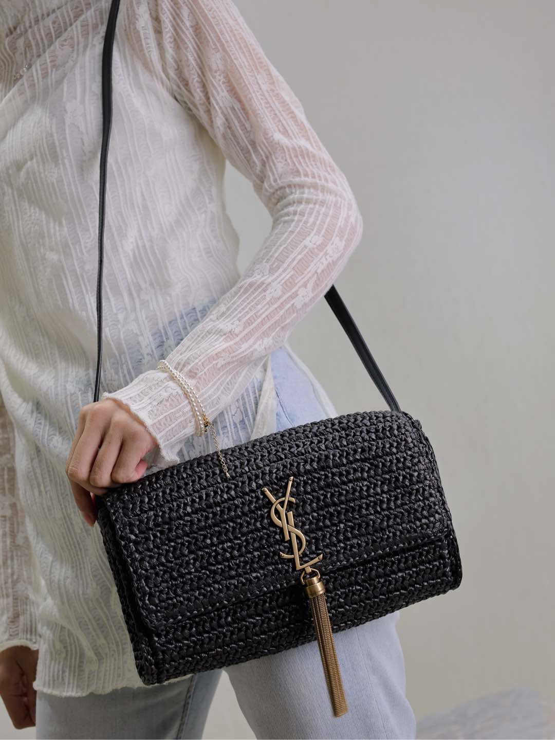 NO:389744,Equipped with two shoulder straps, you can switch different ways of backing at will, and you can also disassemble it to make a clutch. One pack uses multiple use get√, Saint Laurent, saint laurent19860909配有两条肩带,可随意切换不同背法,还可以拆卸下来做手包,一包多用get√,圣罗兰,saint laurent,Bag