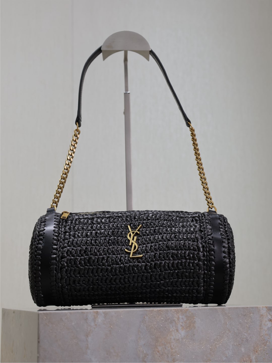 NO:389698,SADE_Raffia weaving craft cylinder bag full of artistic atmosphere ~Raffia weaving is very solid, super textured and unique craft weaving classic metal logo full of details_ Items that can never go wrong with private clothes in daily life Natural style design It seems that you can breathe. Your favorite baby quickly incorporates it into the harem. Carry exclusive models that will never go out of date for a few years Model number 699704 weaving Size 30×12×10cm, Saint Laurent, saint laurent, espadrilles19860909SADE_拉菲草编工艺圆筒包 满满的艺术气息～拉菲草编织非常扎实 超有质感独特工艺编织 经典金属logo 细节满满_ 日常搭配私服也不会出错的单品 自然风的设计 仿佛都能呼吸 喜欢的宝宝赶紧纳入后宫 拎几年都不会过时的独家款 款号699704编织 尺寸30×12×10cm,圣罗兰,saint laurent,espadrilles,Bag