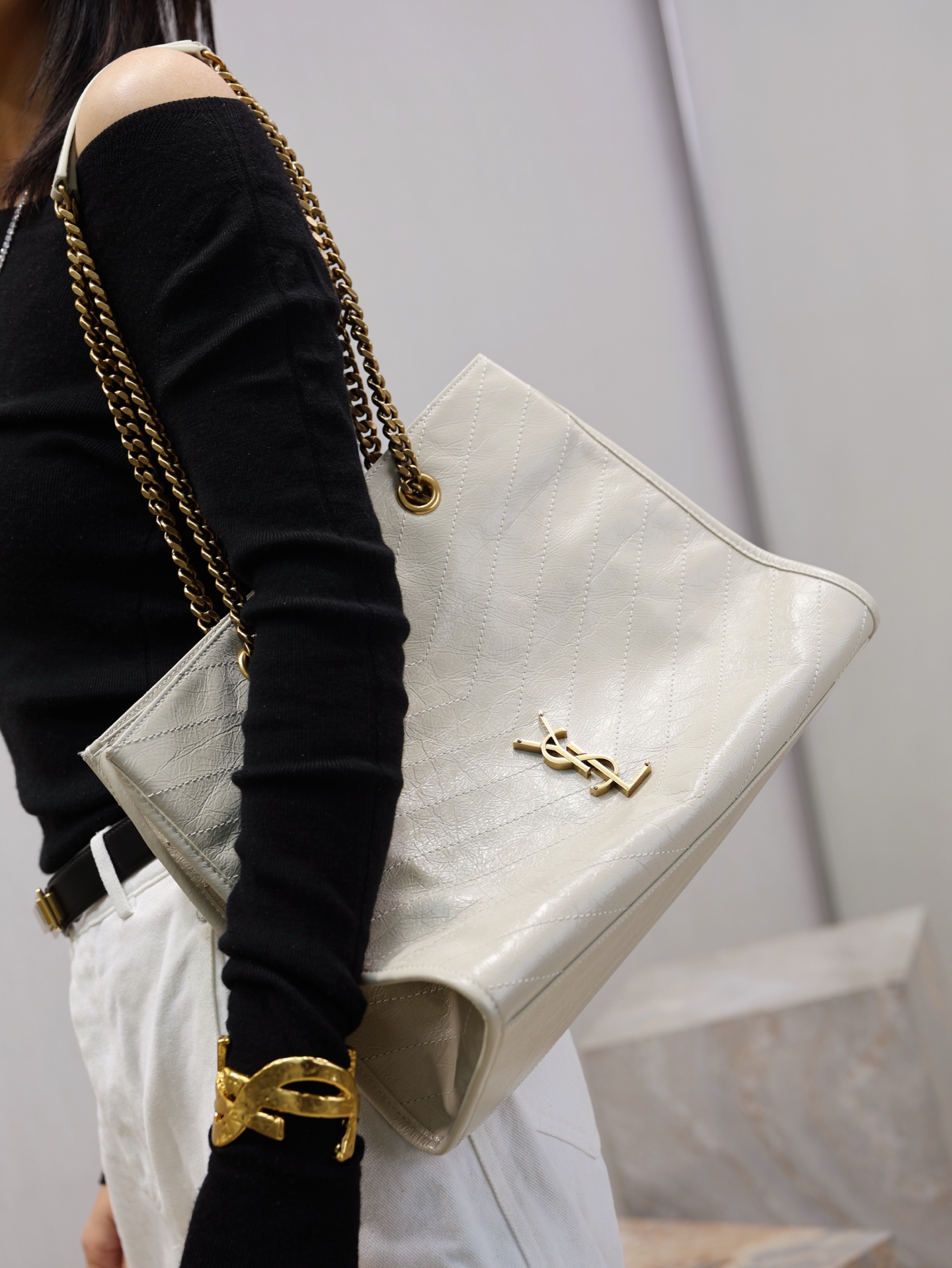 NO:771620,Niki's casual sense of fashion makes everyday outfits simple and stylish, saint laurent, saint laurent19860909Niki自带随性的时髦感 让每天的出门搭配都变得简单又有格调,圣罗兰,saint laurent,Bag