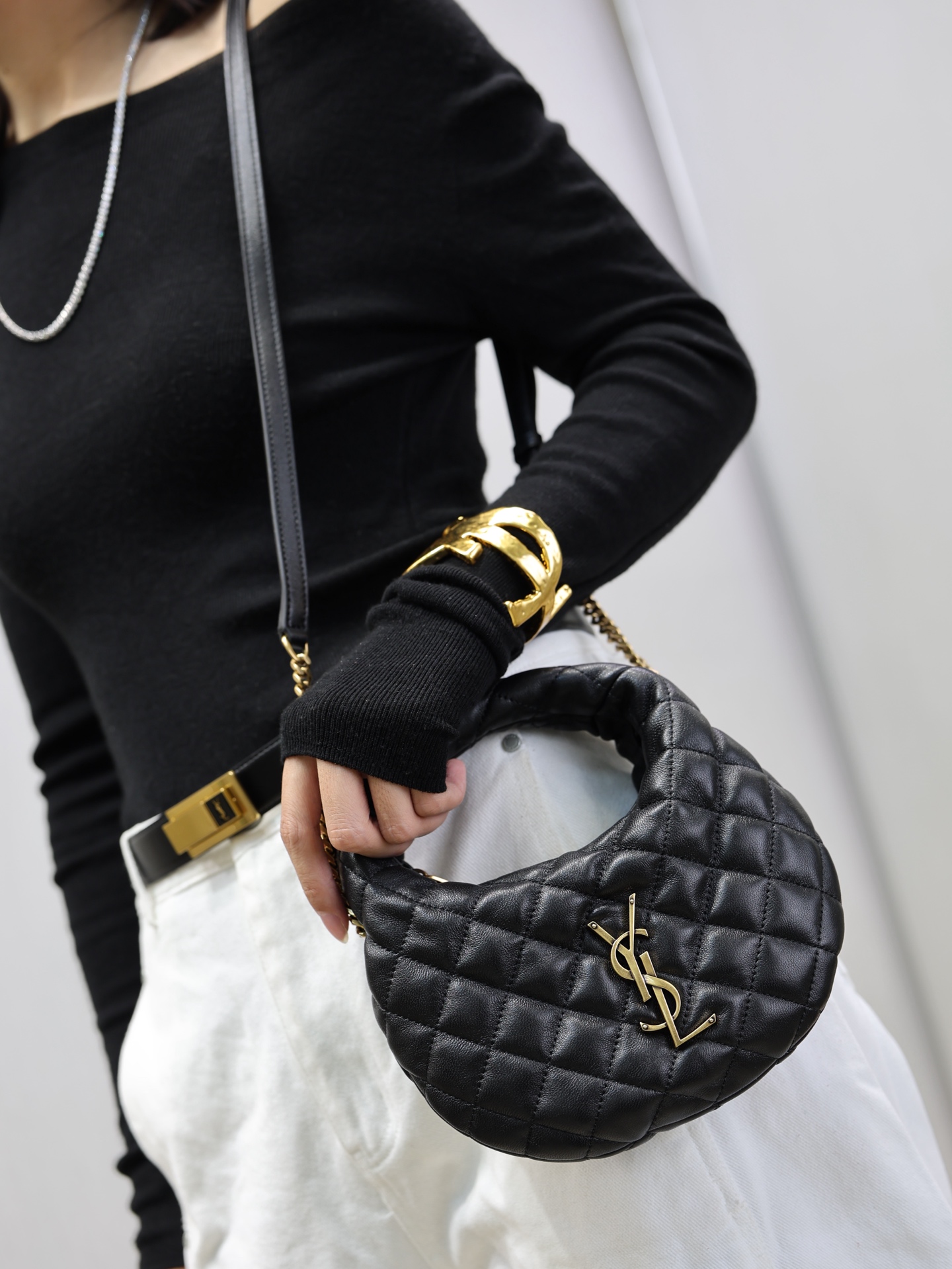 NO:771689,The new model of the popular 'ICARE' series retains the quilted rhombus and the large CASSANDRE logo and adds a chain, making it more practical for daily use, saint laurent, saint laurent19860909人气「ICARE」系列新款 保留绗缝菱格与CASSANDRE大logo的基础上再增加链条 更日常实用,圣罗兰,saint laurent,Bag