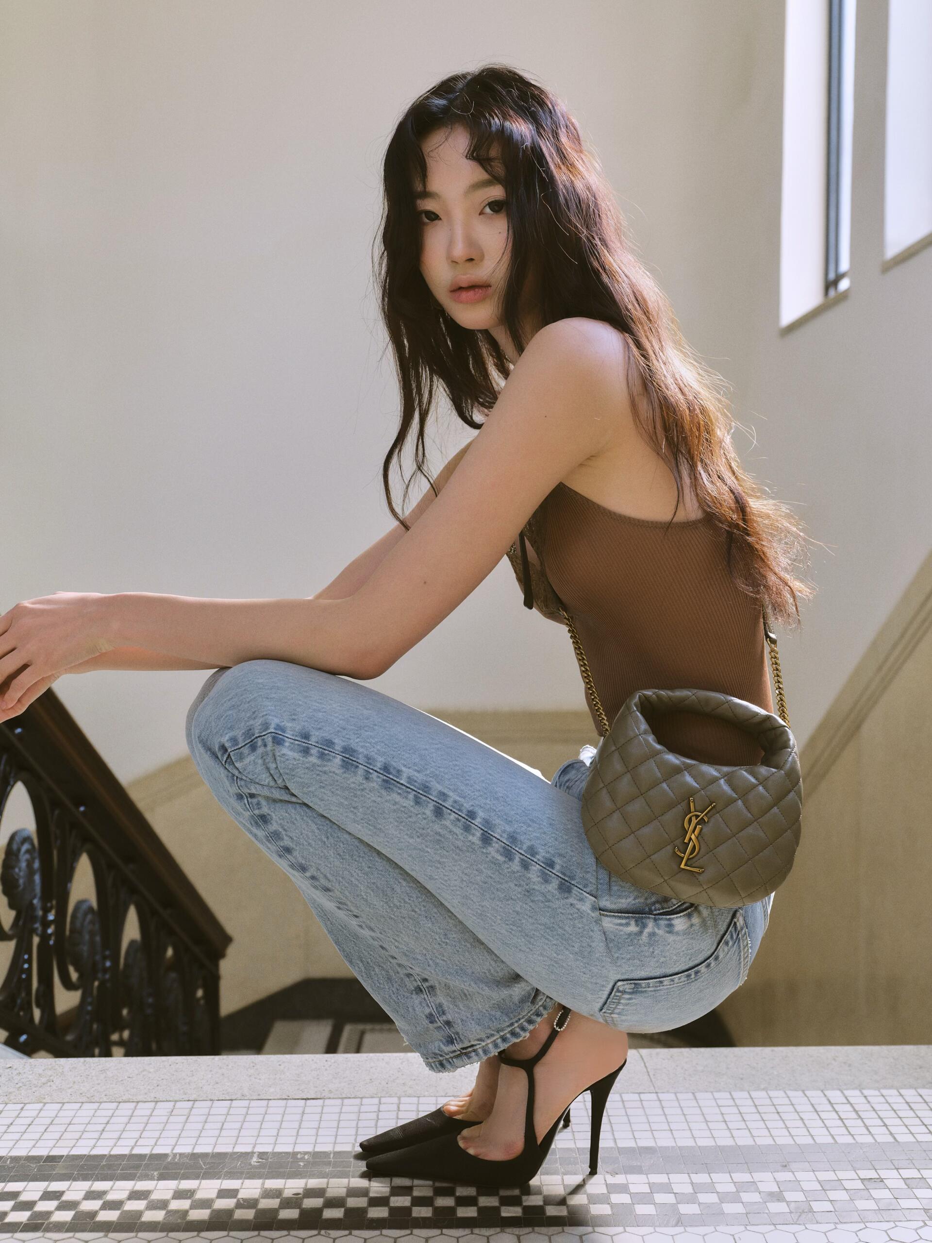 NO:771699,The matte military green tone and the metal logo form a low-key collision. The retro gene of diamond pattern meets the street silhouette. Every step brings out the aura of 'I am style', Saint Laurent, saint laurent19860909哑光质感的军绿色调与金属logo形成低调碰撞 菱格纹的复古基因遇上街头廓形 每一步都走出「我即风格」的气场,圣罗兰,saint laurent,Bag