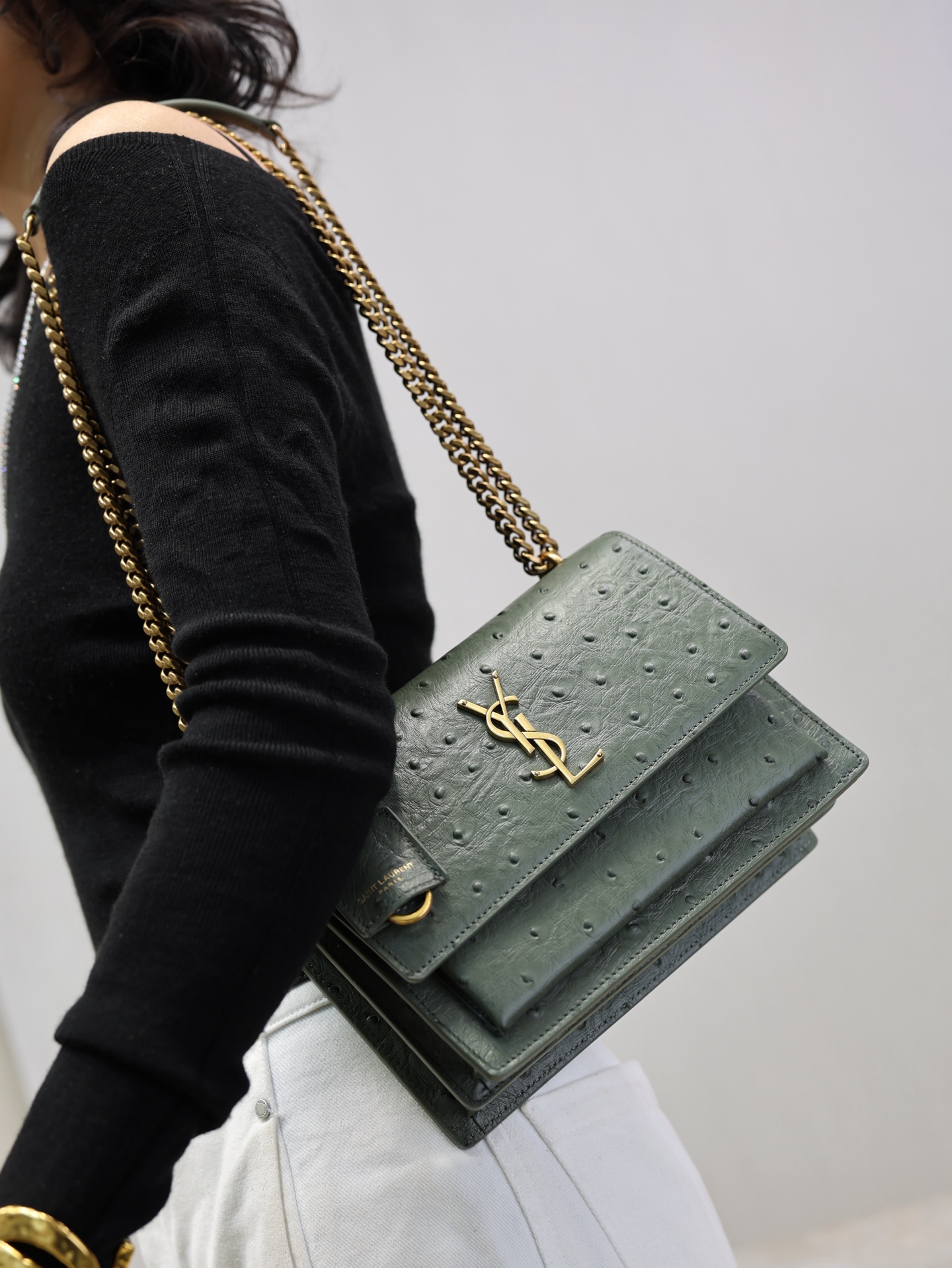 NO:771722,The classic sunset is paired with a customized ostrich pattern. There are no fancy decorations, but it brings out the retro sense of high-end. Saint Laurent, saint laurent19860909经典的sunset搭配定制鸵鸟纹 没有花里胡哨的装饰 却衬出了复古的高级感,圣罗兰,saint laurent,Bag