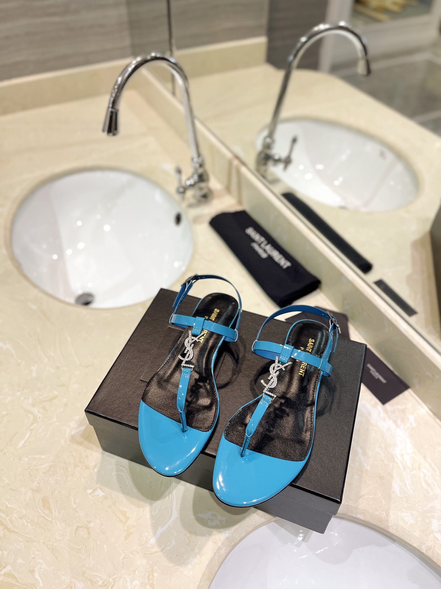 Yves Saint Laurent Schuhe Sandalen Echtleder Lackleder