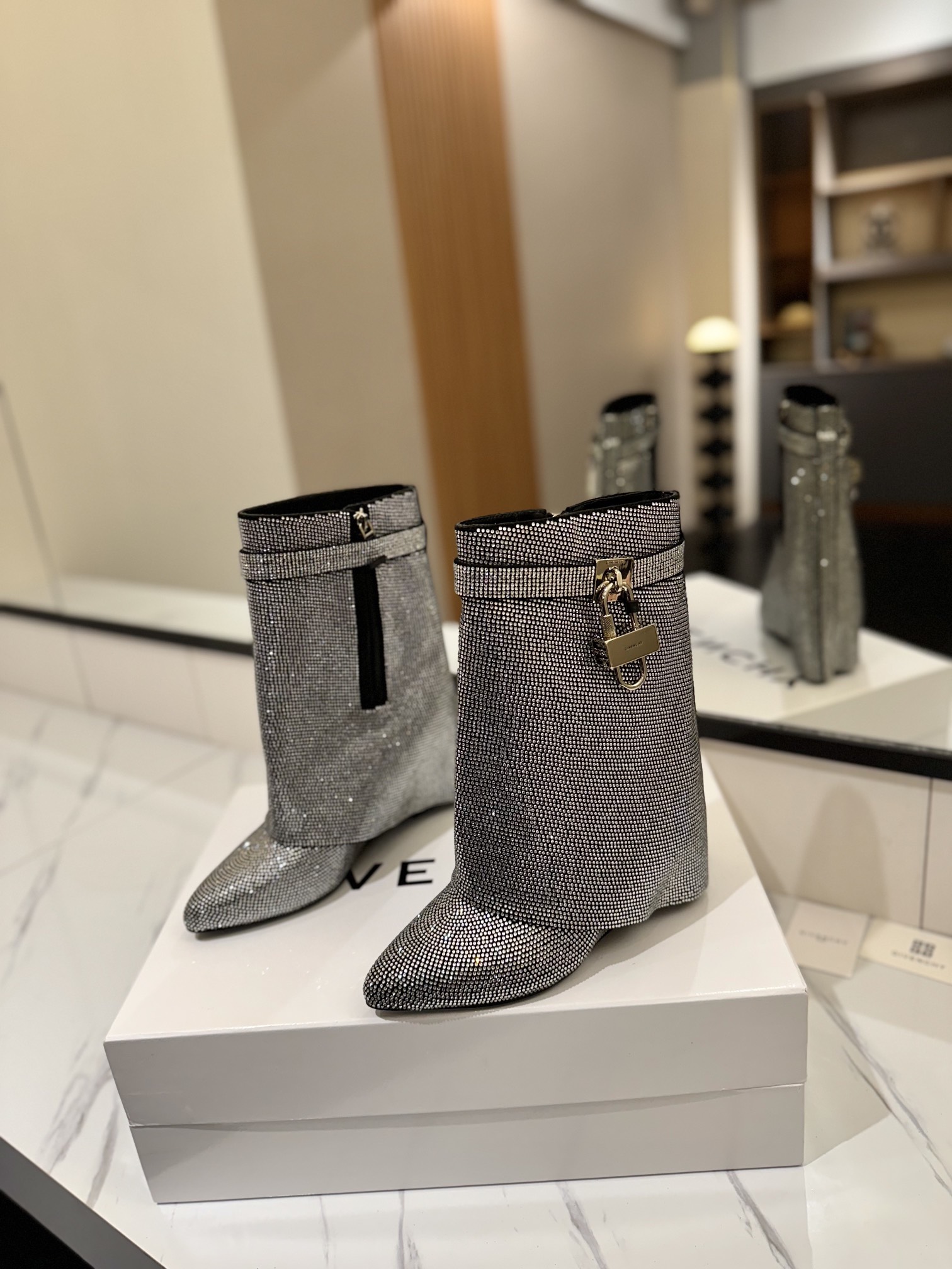 [Givenchy Women