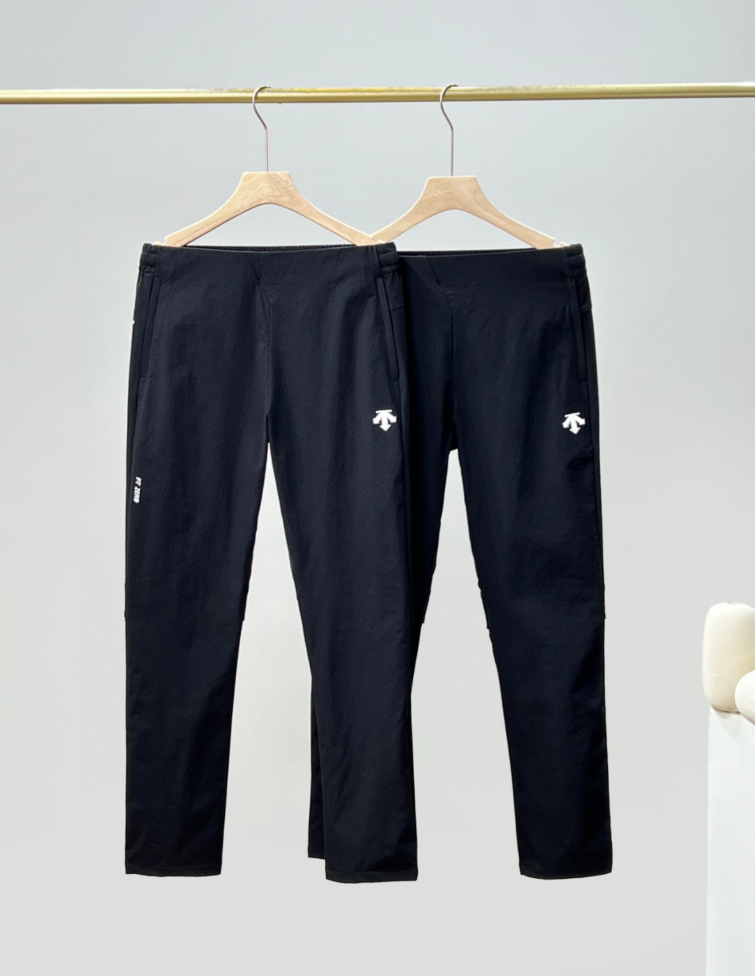 Descente Kleding Broek Zwart Splijten Mannen Herfst/winter collectie Joggingbroek