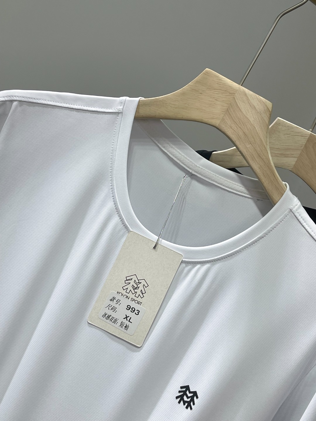 💰65
KOLON SPORT可隆T恤短袖夏速干弹力男士接触凉感防晒UPF50+圆领上衣
采用抑菌超细珠地速干冰丝弹力面料 手感凉爽,顺滑,细腻,弹性十足! 不勾丝不起球!丝光处理,有天丝般的冰凉舒爽夏凉感!不变形,不缩水!
经典LOGO硅胶立体印花,美观大气,上身超级有型!高品质,四针六线高端工艺做工精细!无论居家,出游,健身,晨练都是最好的选择!面料版型超级超级赞,透气性强,三标齐全,
尺码 M--3XL 颜色:黑色 白色 (建议体重适合大部分人可根据自身穿衣习惯调整)
M 肩宽 44 胸围102 袖长 19 衣长 65 建议100-120斤
L 肩宽 45 胸围106 袖长 20 衣长 67 建议120-135斤
XL 肩宽47 胸围110 袖长 21 衣长 69 建议135-155斤
2XL 肩宽48 胸围114 袖长 22 衣长 71 建议150-170斤
3XL 肩宽50 胸围118 袖长 23 衣长 73 建议170-190斤