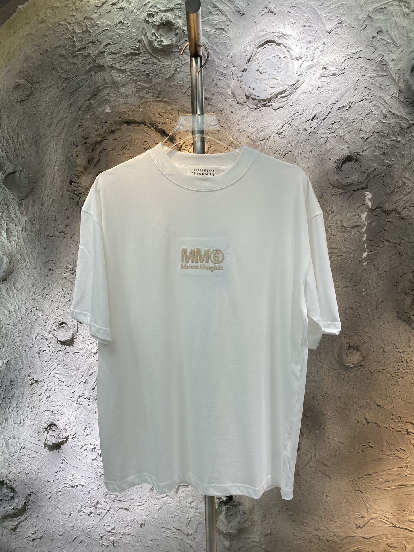 Maison Margiela Ropa Camiseta Réplica de clase AAA
 Bordado Universal para hombres y mujeres Algodón doble hilo Manga corta